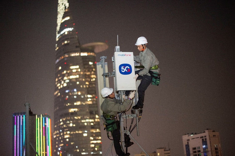 MobiFone lắp đặt trạm phát sóng tại TPHCM (Ảnh: MobiFone).