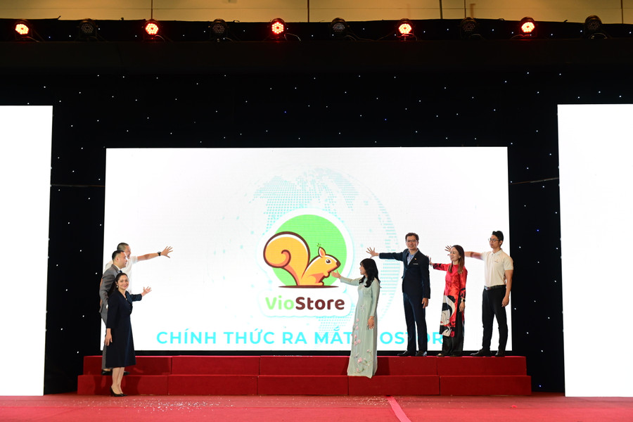 Lễ ra mắt sàn thương mại điện tử VioStore - hệ thống tiện ích dành riêng cho giáo dục. Lễ ra mắt sàn thương mại điện tử VioStore - hệ thống tiện ích dành riêng cho giáo dục.