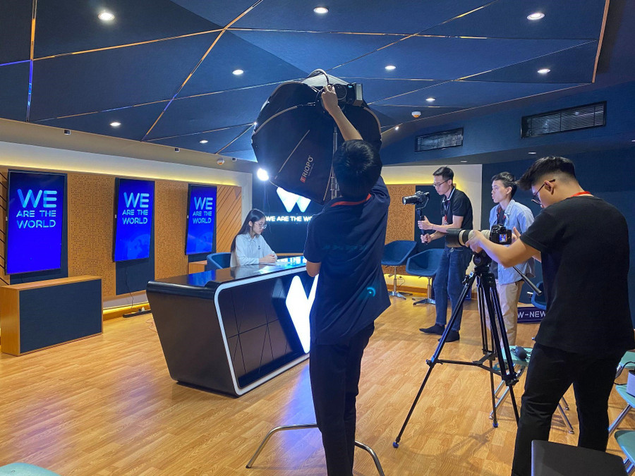 Một buổi ghi hình tại Studio Dự án W Một buổi ghi hình tại Studio Dự án W