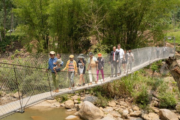 Cầu suối Biêu đã khoác lên mình diện mạo mới, kiên cố và vững chãi hơn.