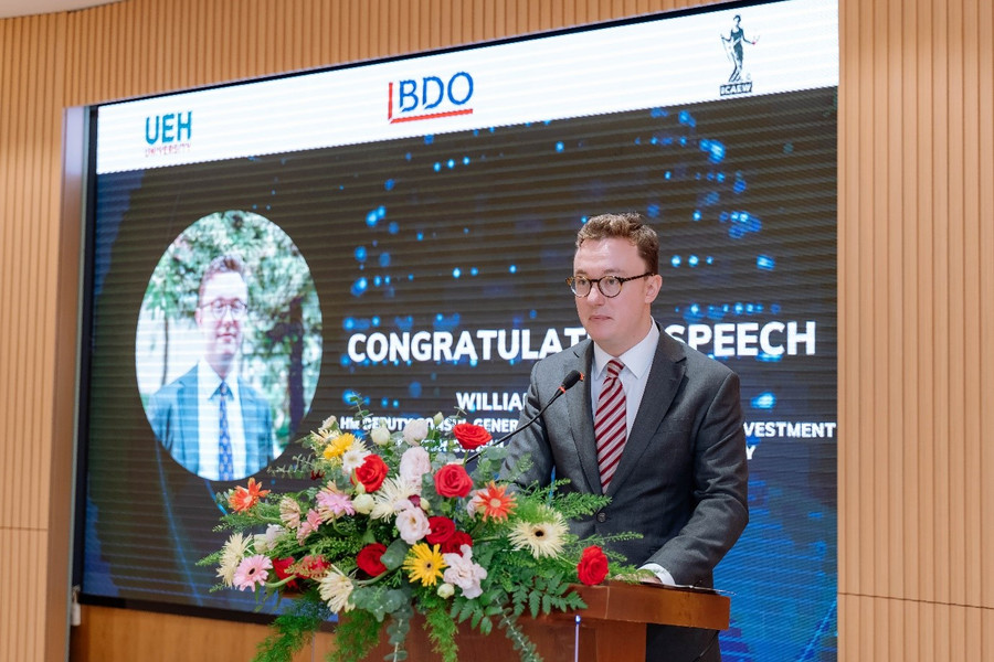 Ông William Lawrenson, Phó Tổng Lãnh sự quán Anh tại TP.HCM Ông William Lawrenson, Phó Tổng Lãnh sự quán Anh tại TP.HCM