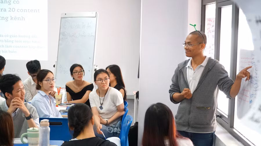 22 đẳng thức câu truyện truyền thông và 16 quy luật truyền thông