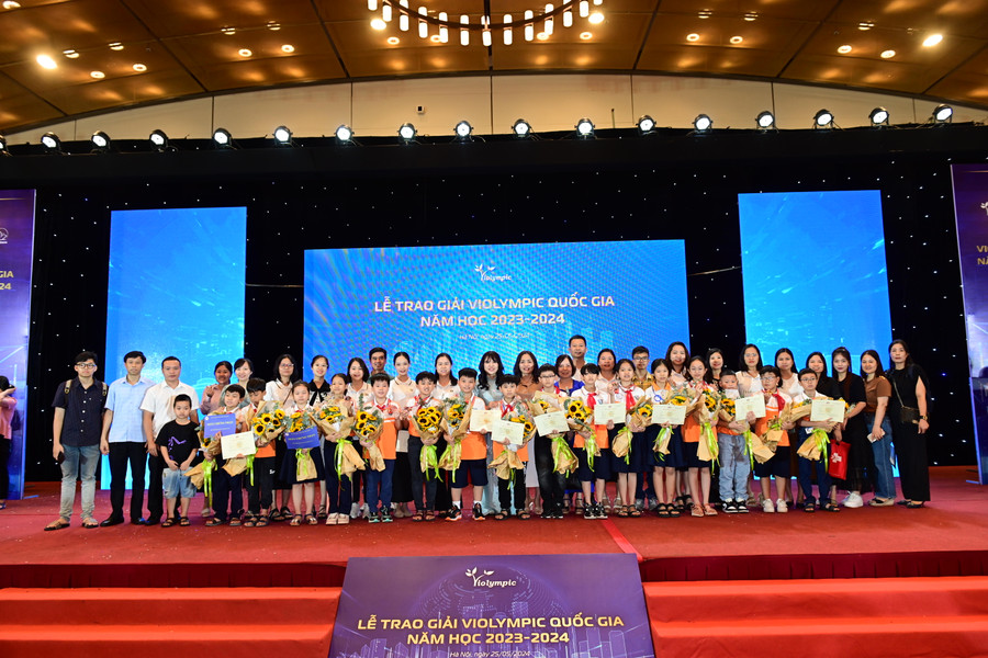 Buổi lễ vinh danh và trao giải chương trình Violympic quốc gia năm học 2023 - 2024 chính thức khép lại năm thứ 17 với nhiều thành công và hứa hẹn thêm nhiều điều mới mẻ dành cho các em học sinh trong tương lai. Buổi lễ vinh danh và trao giải chương trình Violympic quốc gia năm học 2023 - 2024 chính thức khép lại năm thứ 17 với nhiều thành công và hứa hẹn thêm nhiều điều mới mẻ dành cho các em học sinh trong tương lai.