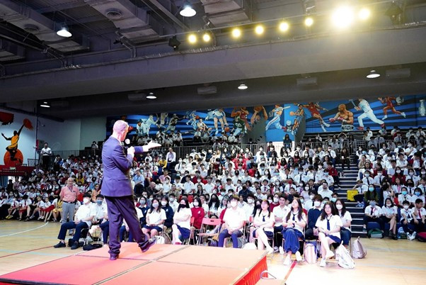 Học tại trường IB toàn phần mang đến nhiều lợi thế vượt trội cho học sinh.