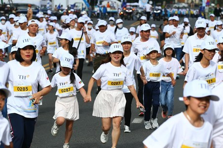 Hàng triệu bước chạy tại S-Race sẽ mang đến cơ hội cho các bệnh nhi nghèo. Hàng triệu bước chạy tại S-Race sẽ mang đến cơ hội cho các bệnh nhi nghèo.