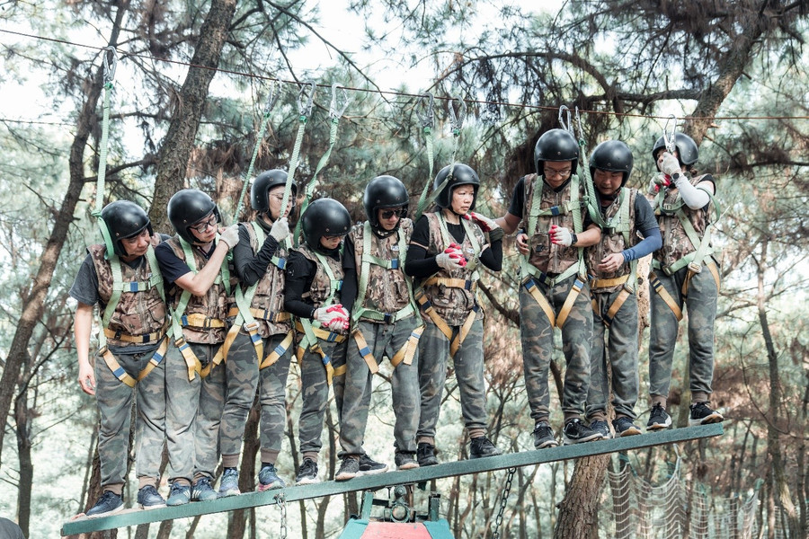 Khóa huấn luyện đặc biệt được xây dựng riêng cho lãnh đạo ROX Group. Khóa huấn luyện đặc biệt được xây dựng riêng cho lãnh đạo ROX Group.