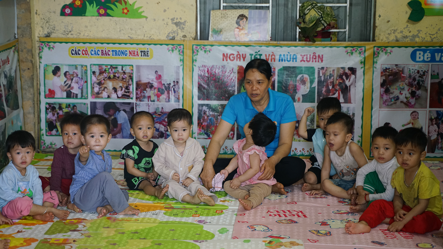 Phòng học 20m2 với gần 30 em nhỏ Phòng học 20m2 với gần 30 em nhỏ