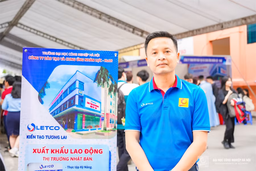Tại ngày hội việc làm, Ông Nguyễn Quang Trung - Giám đốc Công ty TNHH một thành viên Đào tạo và Cung ứng nhân lực - HaUI thuộc Đại học Công nghiệp Hà Nội (Công ty LETCO) cho biết: Công ty LETCO mang đến hơn 200 chỉ tiêu du học, xuất khẩu lao động các các nước Nhật, Hàn, Úc, Đức... với đa dạng lĩnh vực ngành nghề sẽ mang lại thêm những lựa chọn công việc cho người sinh viên Nhà trường