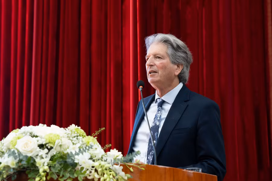 Giáo sư Martin Andrew Green, Giáo sư Khoa học và Giám đốc Trung tâm Quang điện Tiên tiến Úc tại Đại học New South Wales (Úc), Chủ nhân Giải thưởng Chính VinFuture 2023, thành viên mới Hội đồng Giải thưởng VinFuture.