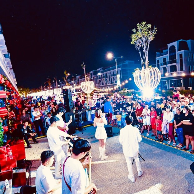 Chuỗi sự kiện chào năm mới 2024 tại con phố 3/2 - Long An đã đón hơn 80.000 lượt khách tham gia trong tháng 12/2023.