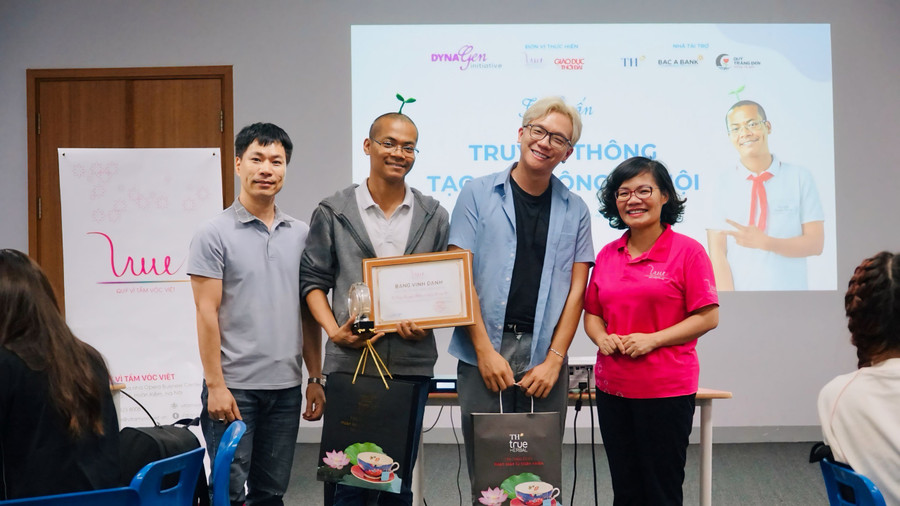 Quỹ Trăng Đen tài trợ DynaGen Initiative của Quỹ Vì Tầm Vóc Việt Quỹ Trăng Đen tài trợ DynaGen Initiative của Quỹ Vì Tầm Vóc Việt