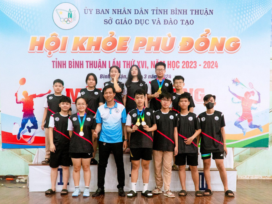 Đội tuyển cầu lông Trường THPT&THCS Lê Lợi. Ảnh: Lê Quang Phúc Đội tuyển cầu lông Trường THPT&THCS Lê Lợi. Ảnh: Lê Quang Phúc