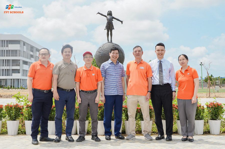 FPT School Thanh Hoá khánh thành bức tượng Joyful Empowerment, đánh dấu chính thức đi vào hoạt động ngay trong năm học 2024 - 2025 FPT School Thanh Hoá khánh thành bức tượng Joyful Empowerment, đánh dấu chính thức đi vào hoạt động ngay trong năm học 2024 - 2025