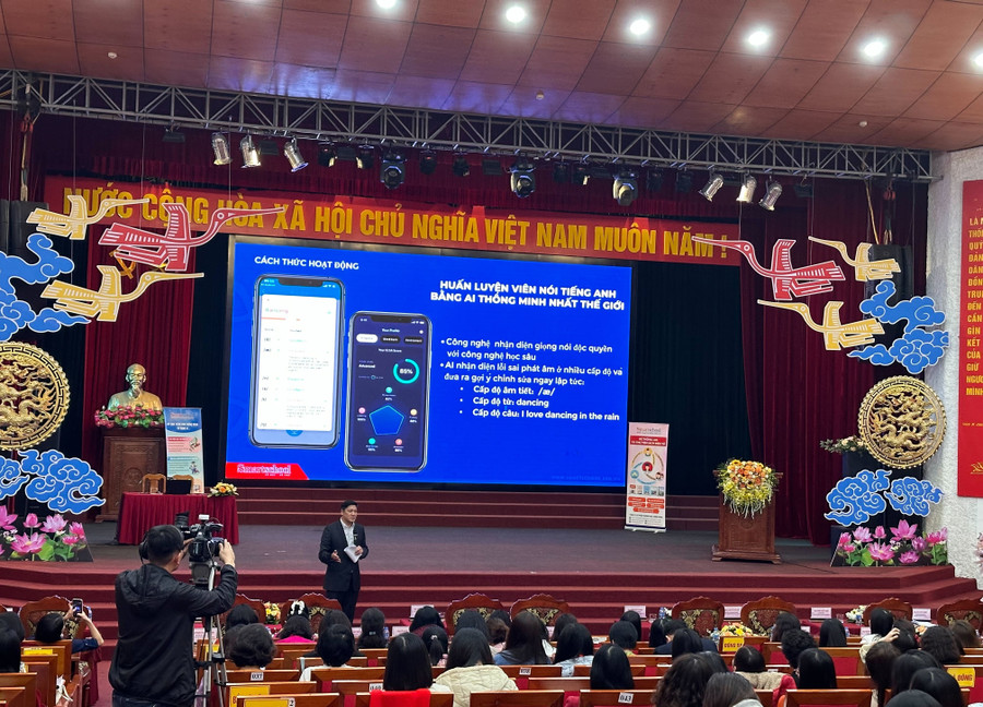 Ông Michael Ngô - Tổng Giám đốc ELSA khu vực Đông Nam Á và Đài Loan - chia sẻ tại Hội thảo Ông Michael Ngô - Tổng Giám đốc ELSA khu vực Đông Nam Á và Đài Loan - chia sẻ tại Hội thảo