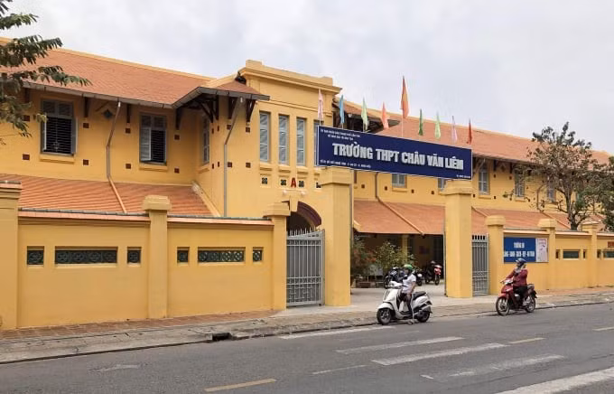 Trường THPT Châu Văn Liêm là địa điểm tổ chức chính của cuộc thi nhảy đồng diễn