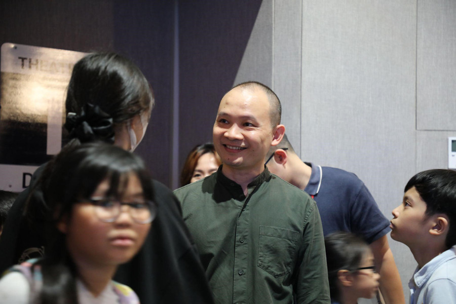 Đạo diễn Lại Bắc Hải Đăng tại buổi kick off Dự án W ở The Dewey Schools Tây Hồ Tây Đạo diễn Lại Bắc Hải Đăng tại buổi kick off Dự án W ở The Dewey Schools Tây Hồ Tây