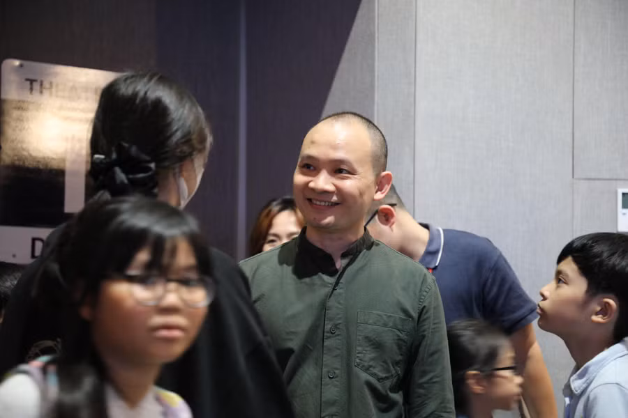 Đạo diễn Lại Bắc Hải Đăng tại buổi kick off Dự án W ở The Dewey Schools Tây Hồ Tây