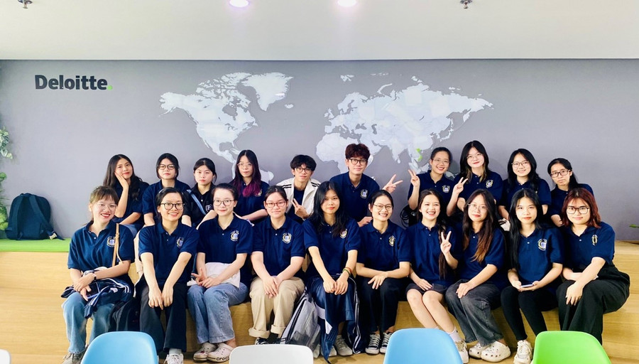 Sinh viên chương trình Chất lượng cao Học viện Ngân hàng đi tìm hiểu thực tế về công việc Kiểm toán tại Deloitte Việt Nam Sinh viên chương trình Chất lượng cao Học viện Ngân hàng đi tìm hiểu thực tế về công việc Kiểm toán tại Deloitte Việt Nam