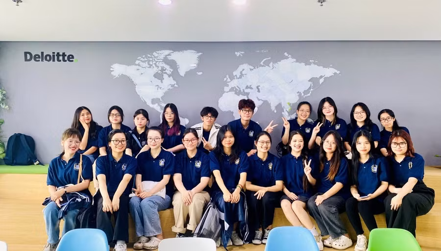 Sinh viên chương trình Chất lượng cao Học viện Ngân hàng đi tìm hiểu thực tế về công việc Kiểm toán tại Deloitte Việt Nam