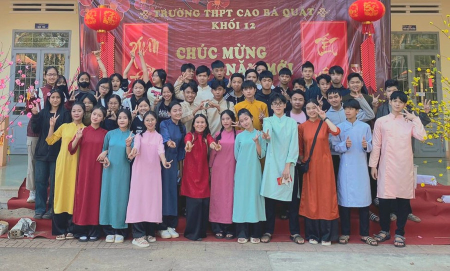 Bộ ảnh áo dài của trường THPT Cao Bá Quát (Đắk Lắk). Ảnh: BTC. Bộ ảnh áo dài của trường THPT Cao Bá Quát (Đắk Lắk). Ảnh: BTC.