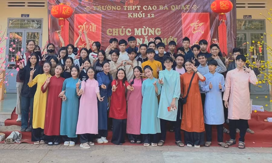 Bộ ảnh áo dài của trường THPT Cao Bá Quát (Đắk Lắk). Ảnh: BTC.