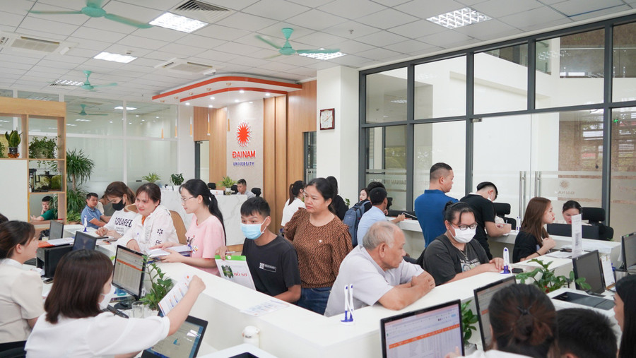 Xét tuyển học bạ được xem là phương án “chốt đơn” hiệu quả nhất được hầu hết các sĩ tử ưu tiên lựa chọn. Xét tuyển học bạ được xem là phương án “chốt đơn” hiệu quả nhất được hầu hết các sĩ tử ưu tiên lựa chọn.