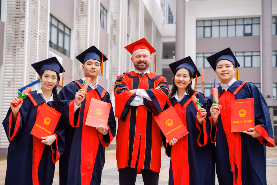 Học sinh Vinschool chứng tỏ bản lĩnh, trí tuệ và khả năng lãnh đạo với nhiều giải thưởng, học bổng xuất sắc và kết quả ứng tuyển Đại học ấn tượng.