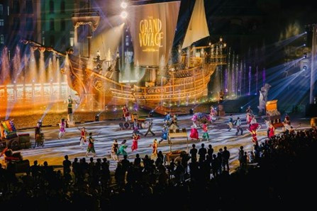 Du khách trong chuyến đại hải trình Voyage đi tới những vùng đất thần kỳ tại Grand World. Du khách trong chuyến đại hải trình Voyage đi tới những vùng đất thần kỳ tại Grand World.