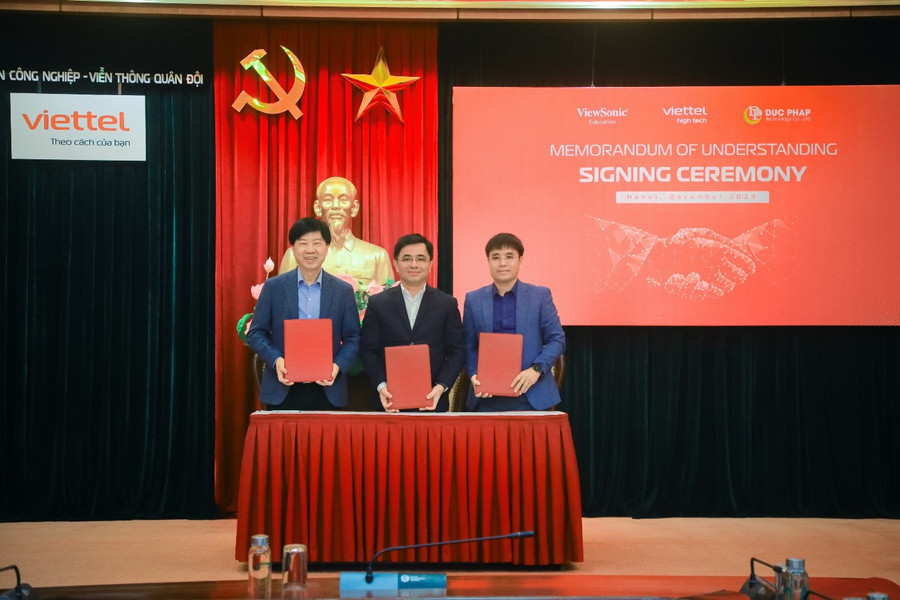 Đại diện tập đoàn ViewSonic, tổng công ty Công nghiệp Công nghệ cao Viettel (Viettel High Tech), công ty TNHH Thương mại và Phát triển Công nghệ Đức Pháp trong lễ ký kết