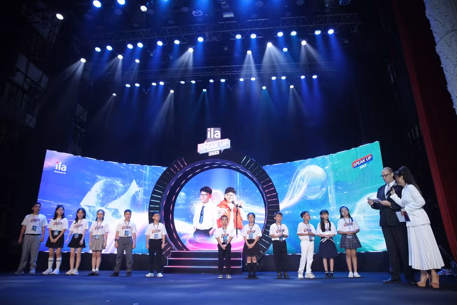 12 thí sinh đêm chung kết.