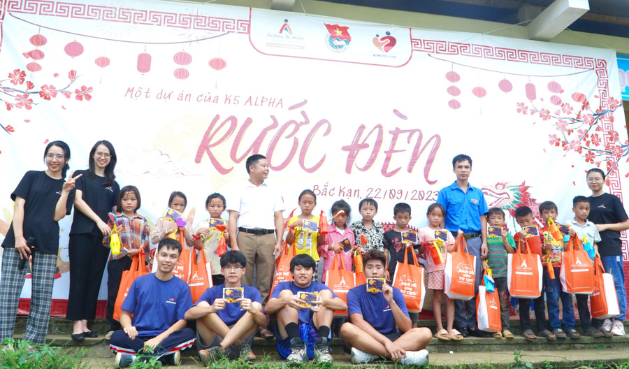 Vũ Văn Hiếu tự tin tham gia các hoạt động cộng đồng do Alpha tổ chức Vũ Văn Hiếu tự tin tham gia các hoạt động cộng đồng do Alpha tổ chức