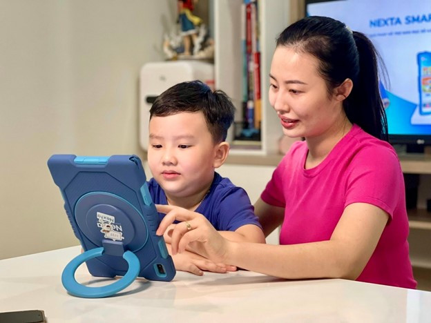 Nghỉ hè là thời điểm các bậc phụ huynh tận dụng thời gian để lấp hổng kiến thức cho con. Nghỉ hè là thời điểm các bậc phụ huynh tận dụng thời gian để lấp hổng kiến thức cho con.