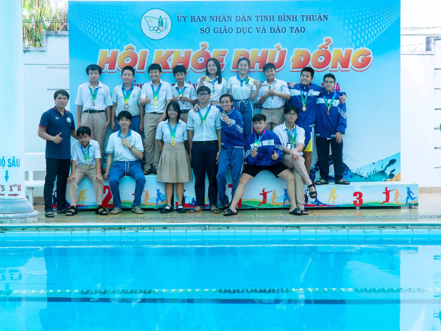 Đội tuyển bơi lội Trường THPT&THCS Lê Lợi. Ảnh: Lê Quang Phúc Đội tuyển bơi lội Trường THPT&THCS Lê Lợi. Ảnh: Lê Quang Phúc