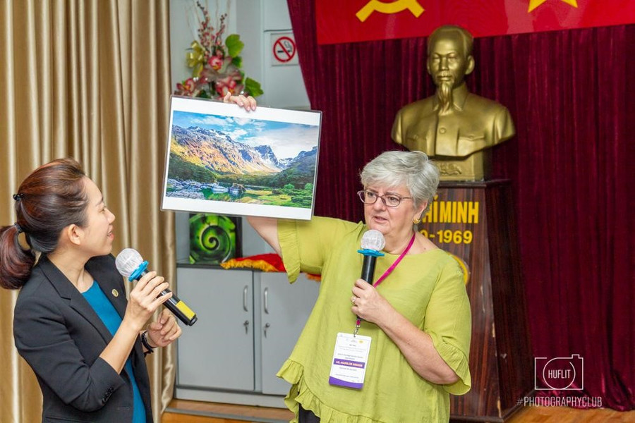 Bà Madelize Bekker - chuyên gia tập huấn cao cấp TetraMap® quốc tế và cô Brahmi Nguyễn Thị Ngọc Bích, chuyên gia tập huấn TetraMap® quốc tế Bà Madelize Bekker - chuyên gia tập huấn cao cấp TetraMap® quốc tế và cô Brahmi Nguyễn Thị Ngọc Bích, chuyên gia tập huấn TetraMap® quốc tế