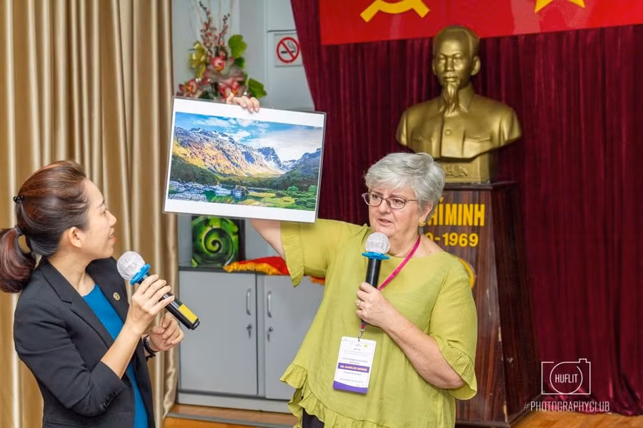 Bà Madelize Bekker - chuyên gia tập huấn cao cấp TetraMap® quốc tế và cô Brahmi Nguyễn Thị Ngọc Bích, chuyên gia tập huấn TetraMap® quốc tế