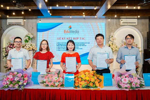 Ký kết hợp tác với các đơn vị giáo dục Ký kết hợp tác với các đơn vị giáo dục