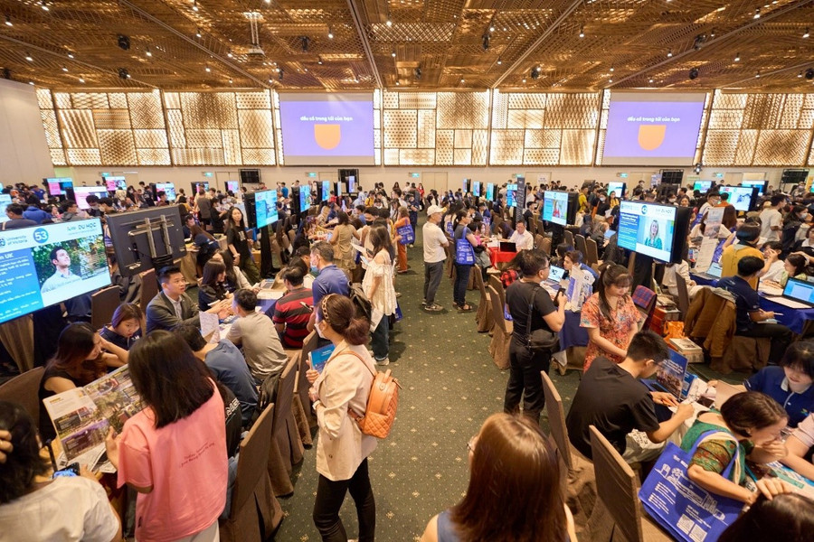 Tham dự sự kiện của IDP để xét học bổng trực tiếp cùng đại diện trường, cập nhật xu hướng du học mới nhất, học bổng, nhu cầu việc làm tại Mỹ năm 2024. (Nguồn: IDP) Tham dự sự kiện của IDP để xét học bổng trực tiếp cùng đại diện trường, cập nhật xu hướng du học mới nhất, học bổng, nhu cầu việc làm tại Mỹ năm 2024. (Nguồn: IDP)