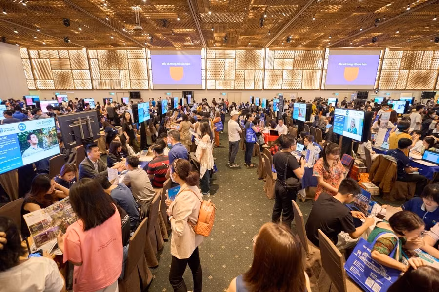 Tham dự sự kiện của IDP để xét học bổng trực tiếp cùng đại diện trường, cập nhật xu hướng du học mới nhất, học bổng, nhu cầu việc làm tại Mỹ năm 2024. (Nguồn: IDP)