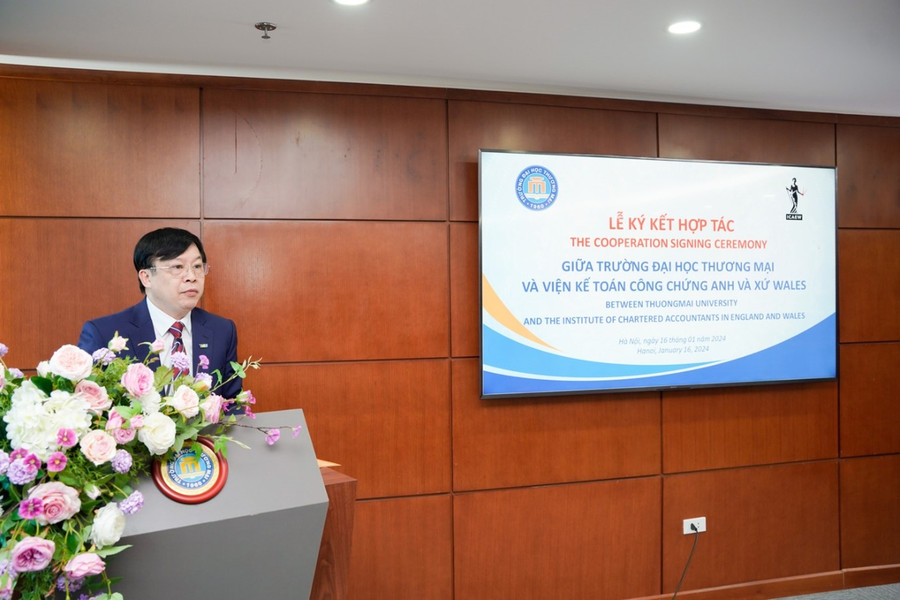 PGS.TS Hà Văn Sự, Phó Hiệu trưởng Trường Đại học Thương mại tại Lễ ký kết PGS.TS Hà Văn Sự, Phó Hiệu trưởng Trường Đại học Thương mại tại Lễ ký kết