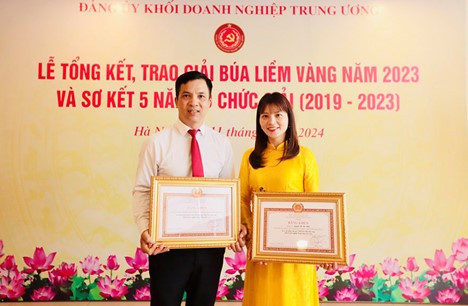 Đại diện Ban Tuyên giáo Đảng ủy Agribank tại Lễ tổng kết, trao giải Búa liềm vàng năm 2023.