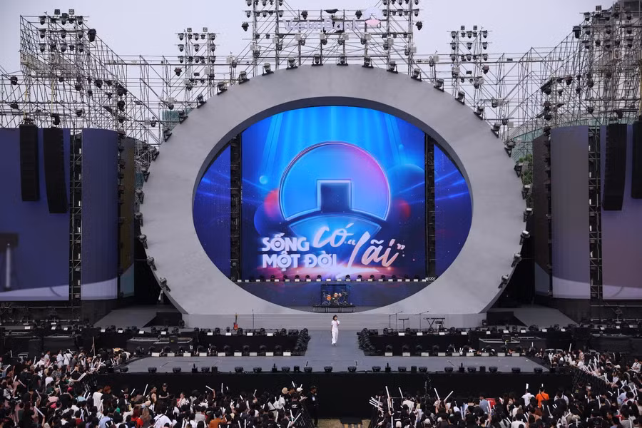 Sunset show được khuấy động với sức trẻ từ Minh, Pay, The Flob, Phùng Khánh Linh và Wean Le