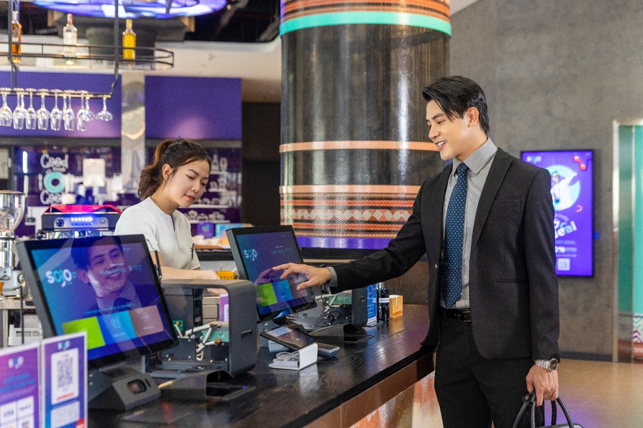 Khách lưu trú check in tại khách sạn SOJO Hotels. Khách lưu trú check in tại khách sạn SOJO Hotels.