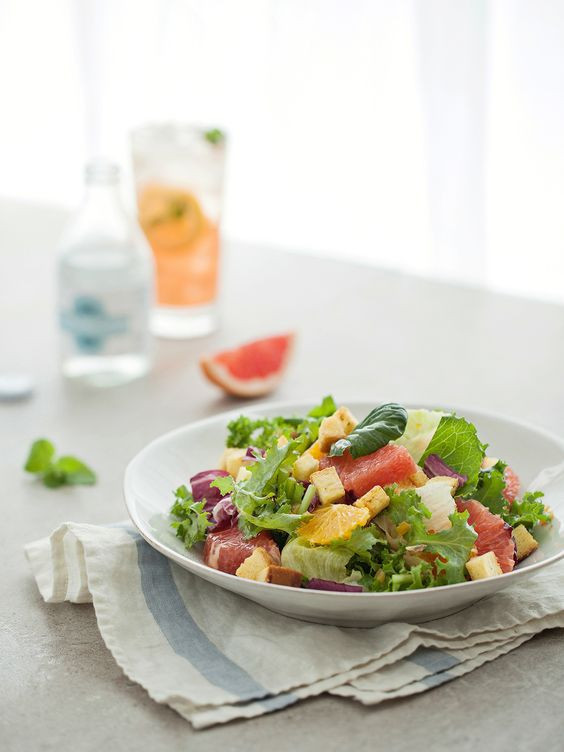 Món xà lách với cá hồi rất dễ làm và tiết kiệm thời gian Món xà lách với cá hồi rất dễ làm và tiết kiệm thời gian