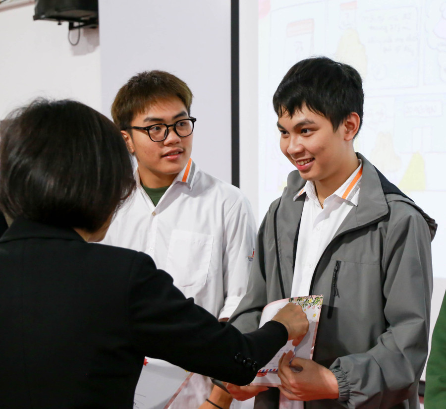 Vũ Văn Hiếu giành giải nhất cuộc thi Yêu thương gửi mẹ Vũ Văn Hiếu giành giải nhất cuộc thi Yêu thương gửi mẹ