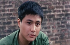 Và Long - chàng trai bảnh trai sở hữu một trái tim đa cảm. Anh hát và đàn hay, sâu bên trong anh luôn nung nấu khát khao về một tình yêu đẹp.