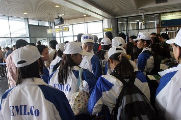 Lao động Việt nam chuẩn bị xuất cảnh (Internet) Lao động Việt nam chuẩn bị xuất cảnh (Internet)