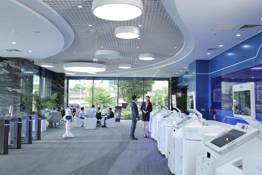 Bên cạnh đó, cư dân còn được tận hưởng đặc quyền tiện ích tài chính thông minh với ngân hàng số “không ngủ” và máy giao dịch tự động STM