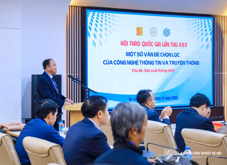 TS.Nguyễn Văn Thiện - Phó Hiệu trưởng ĐHCNHN phát biểu chào mừng Hội thảo