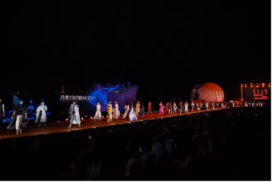 Màn trình diễn độc đáo và mãn nhãn kết hợp nhạc nước, âm thanh, ánh sáng cùng công nghệ 3D mapping. Ảnh: Masterise Homes.