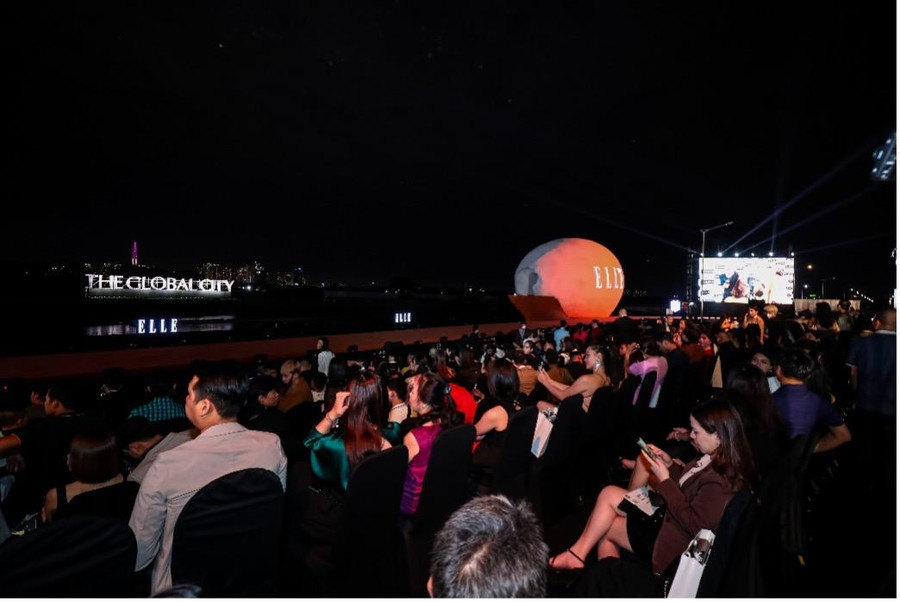 Hơn 1000 khán giả thưởng thức đêm diễn tại ELLE Fashion Show 2022. Ảnh: Masterise Homes.